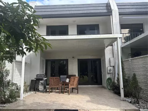 19162 E Bobolink Dr #19162, Hialeah, FL 33015