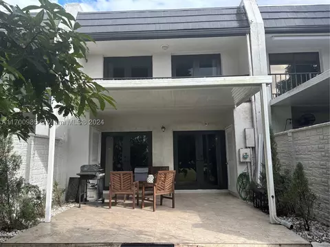 19162 E Bobolink Dr #19162, Hialeah, FL 33015