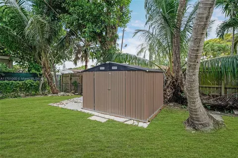 Exterior - 270 E 63rd St, Hialeah, FL 33013 photo 6 of 7