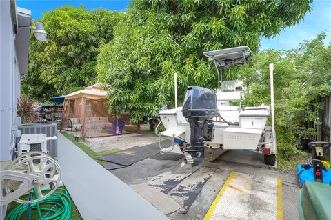 5351 E 2nd Ave, Hialeah, FL 33013 photo 23