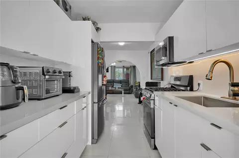 5351 E 2nd Ave, Hialeah, FL 33013 photo 10