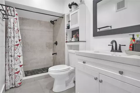 5351 E 2nd Ave, Hialeah, FL 33013 photo 15