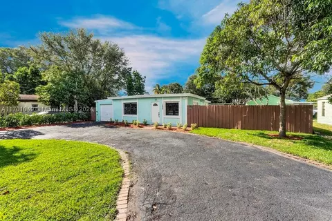 1220 N 57th Ave, Hollywood, FL 33021