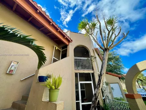 333 SW 86th Ave #201, Pembroke Pines, FL 33025