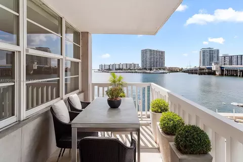 2016 Bay Dr #208, Miami Beach, FL 33141