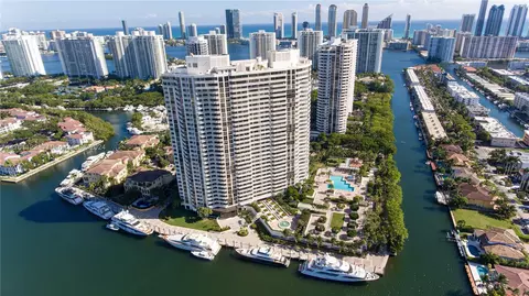 1000 W Island Blvd #2611, Aventura, FL 33160