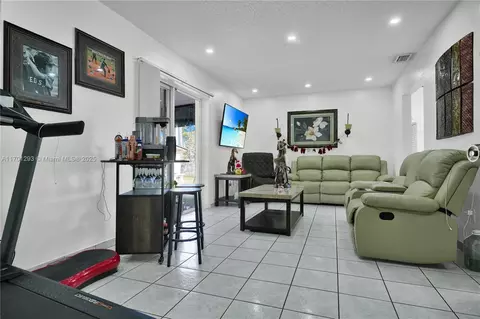 Other - 75 W 36th Pl, Hialeah, FL 33012 photo 4 of 7