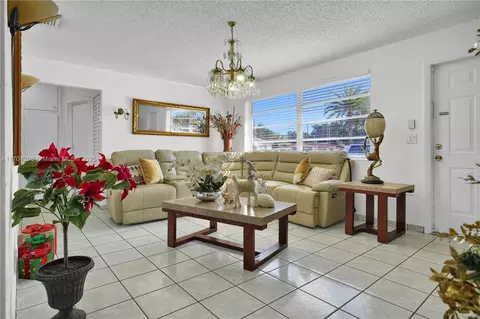 Living - 75 W 36th Pl, Hialeah, FL 33012 photo 1 of 1