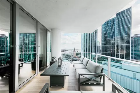 851 NE 1st Ave #2111, Miami, FL 33132