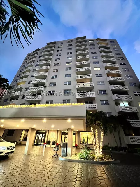90 Edgewater Dr #622, Coral Gables, FL 33133