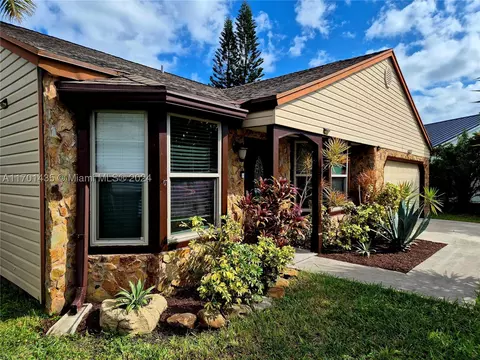 13531 SW 9th Ct, Davie, FL 33325
