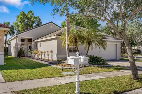 1028 Sequoia Ln, Weston, FL 33327