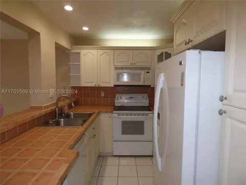 5625 W 20th Ave #309, Hialeah, FL 33012