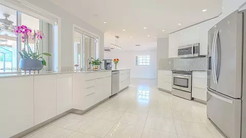 19620 E Oakmont Dr, Hialeah, FL 33015 photo 7