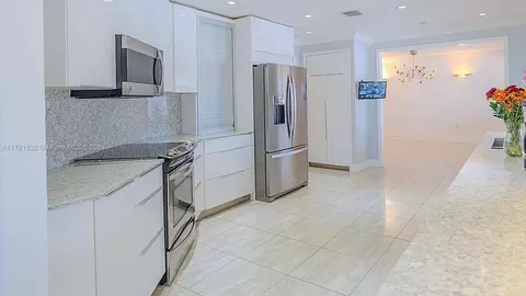 19620 E Oakmont Dr, Hialeah, FL 33015 photo 8