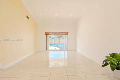 19620 E Oakmont Dr, Hialeah, FL 33015 photo 3