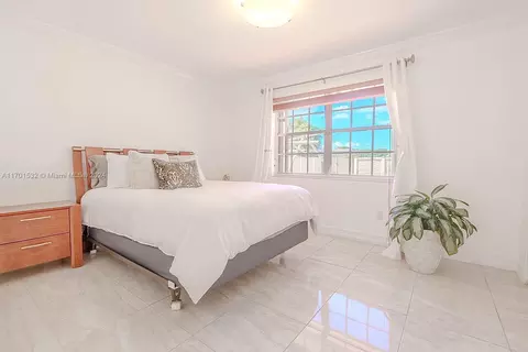 19620 E Oakmont Dr, Hialeah, FL 33015 photo 21