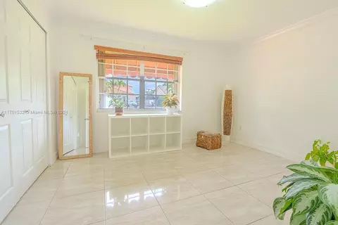 19620 E Oakmont Dr, Hialeah, FL 33015 photo 23