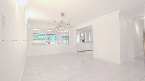19620 E Oakmont Dr, Hialeah, FL 33015 photo 4