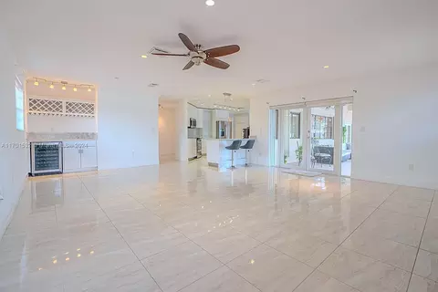 19620 E Oakmont Dr, Hialeah, FL 33015 photo 6