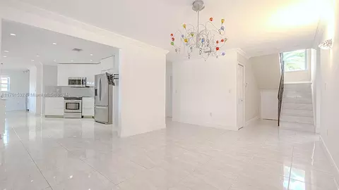 19620 E Oakmont Dr, Hialeah, FL 33015 photo 5