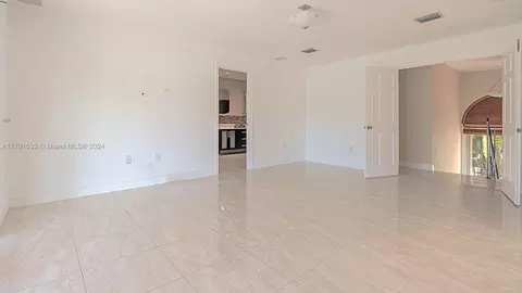 19620 E Oakmont Dr, Hialeah, FL 33015 photo 10
