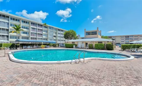 410 SE 2nd St #206, Hallandale Beach, FL 33009