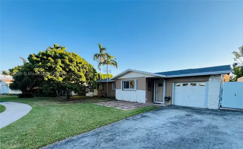 8884 SW 196th Ter, Cutler Bay, FL 33157