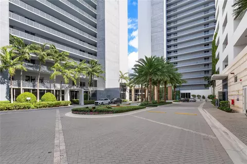 16385 Biscayne Blvd #1816, North Miami Beach, FL 33160