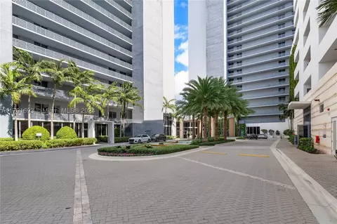 16385 Biscayne Blvd #1816, North Miami Beach, FL 33160
