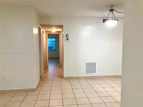 20275 NE 2nd Ave #16, Miami, FL 33179