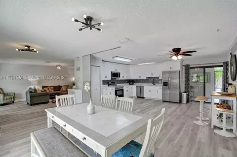9201 NW 33 Pl, Sunrise, FL 33351