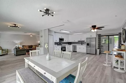9201 NW 33 Pl, Sunrise, FL 33351