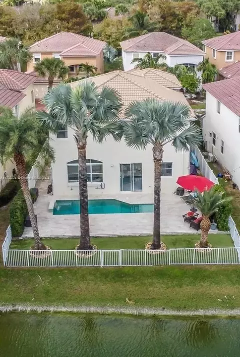 2197 NW 77th Ter, Pembroke Pines, FL 33024