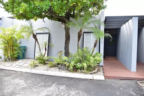 Exterior - 6435 Windmill Gate Rd, Miami Lakes, FL 33014 photo 4 of 4