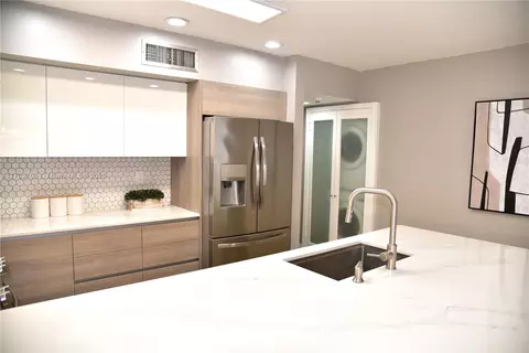 Kitchen - 6435 Windmill Gate Rd, Miami Lakes, FL 33014 photo 6 of 6