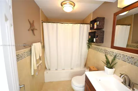 Bath - 6435 Windmill Gate Rd, Miami Lakes, FL 33014 photo 2 of 3