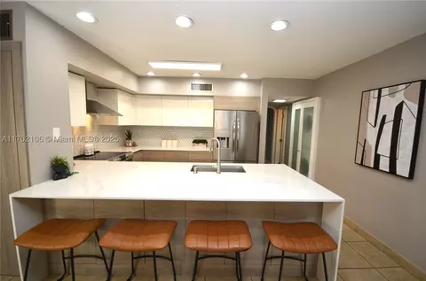 6435 Windmill Gate Rd, Miami Lakes, FL 33014