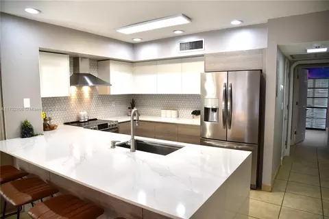 Kitchen - 6435 Windmill Gate Rd, Miami Lakes, FL 33014 photo 3 of 6