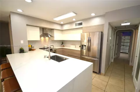 Kitchen - 6435 Windmill Gate Rd, Miami Lakes, FL 33014 photo 2 of 6