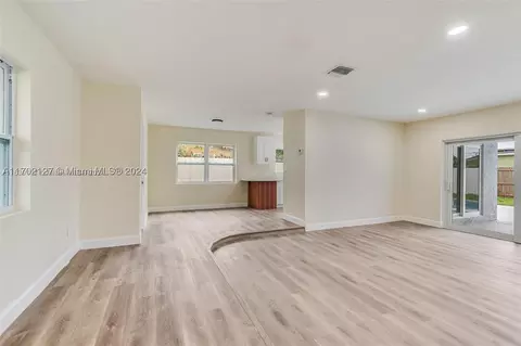 6451 SW 7th Ct, North Lauderdale, FL 33068