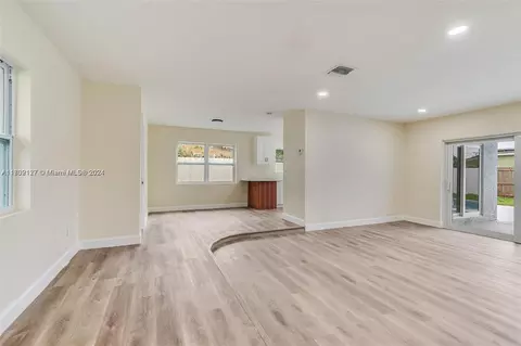6451 SW 7th Ct, North Lauderdale, FL 33068