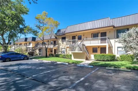 9165 NW 1st Ct #102, Pembroke Pines, FL 33024