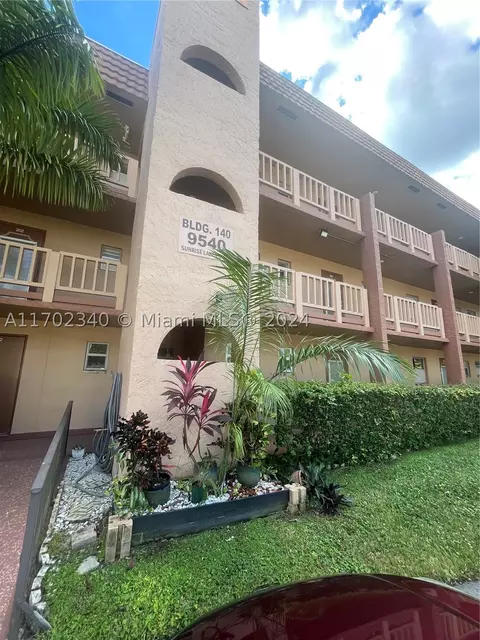 9540 Sunrise Lakes Blvd #107, Sunrise, FL 33322
