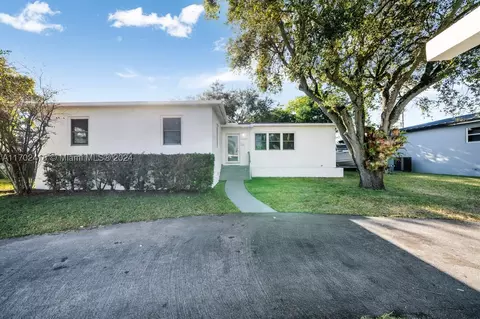 8250 SW 27th Ln, Miami, FL 33155
