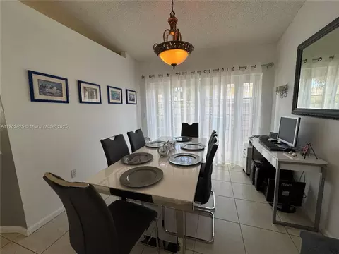 Undisclosed, Miami, FL 33196 photo 11