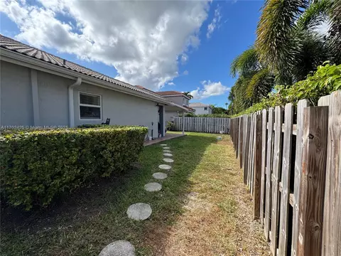 Undisclosed, Miami, FL 33196 photo 31
