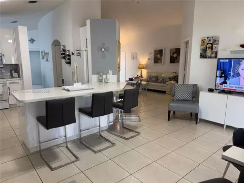 Undisclosed, Miami, FL 33196 photo 14