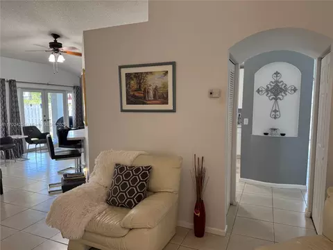 Undisclosed, Miami, FL 33196 photo 10