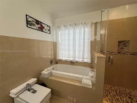 Undisclosed, Miami, FL 33196 photo 22